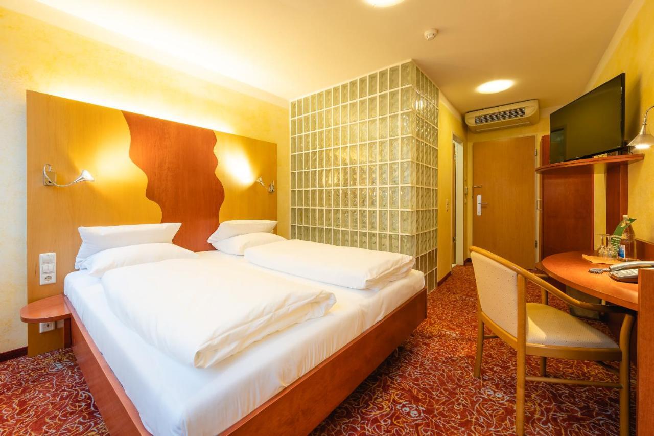 ALLVITALIS Traumhotel Karlsruhe Exteriör bild