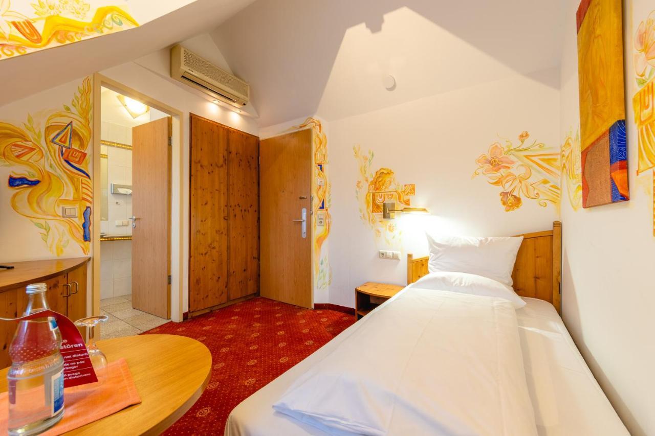 ALLVITALIS Traumhotel Karlsruhe Exteriör bild