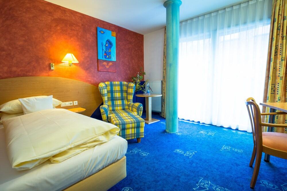 ALLVITALIS Traumhotel Karlsruhe Exteriör bild
